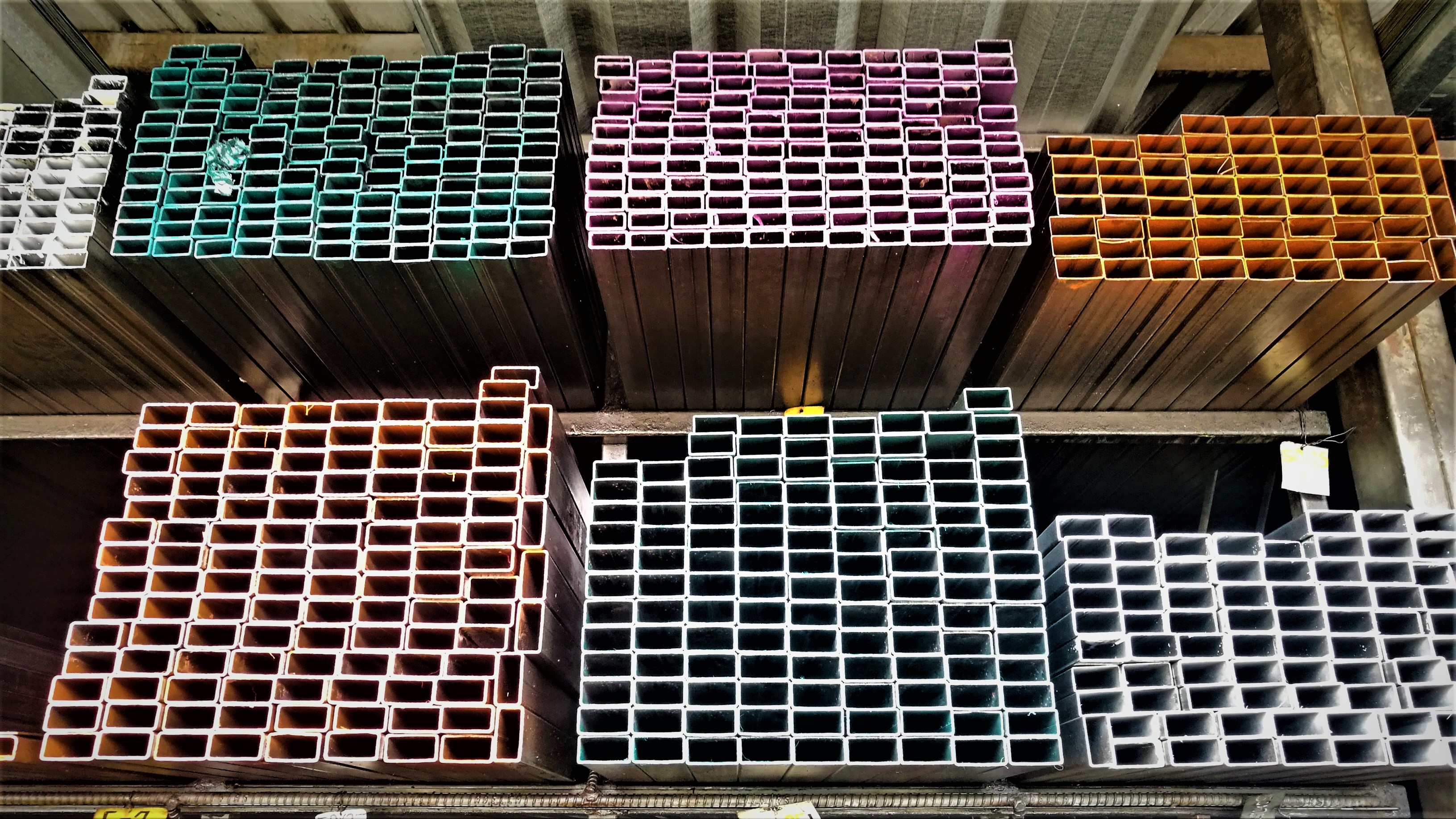 Tubería negra rectangular